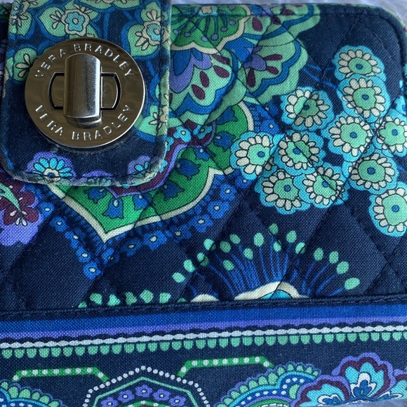 Retired Vera Bradley zip around wallet shades of blues , green gently preowned - Picture 9 of 9
